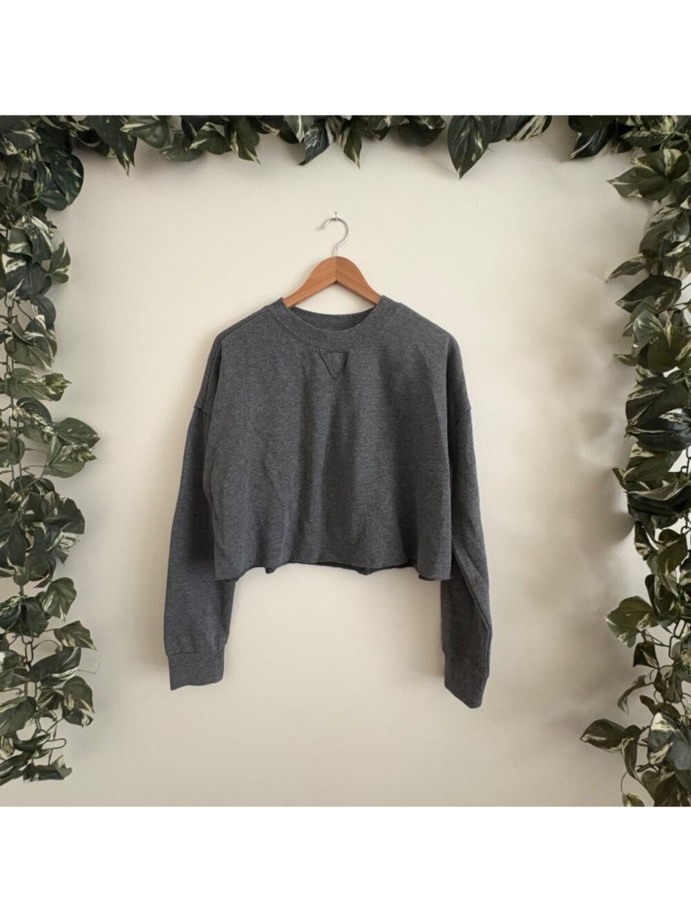 Colsie Crewneck Cropped Pullover Sweatshirt Grey Women’s Size M